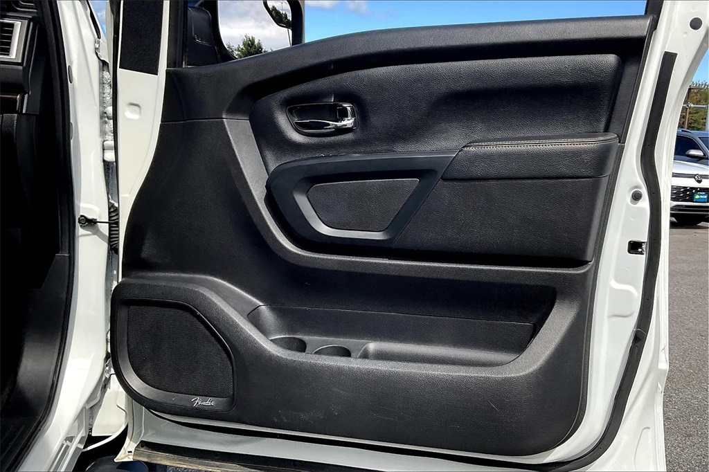 2019 Nissan Titan SL - Photo 11