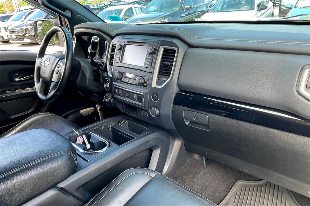 2019 Nissan Titan SL - Photo 13