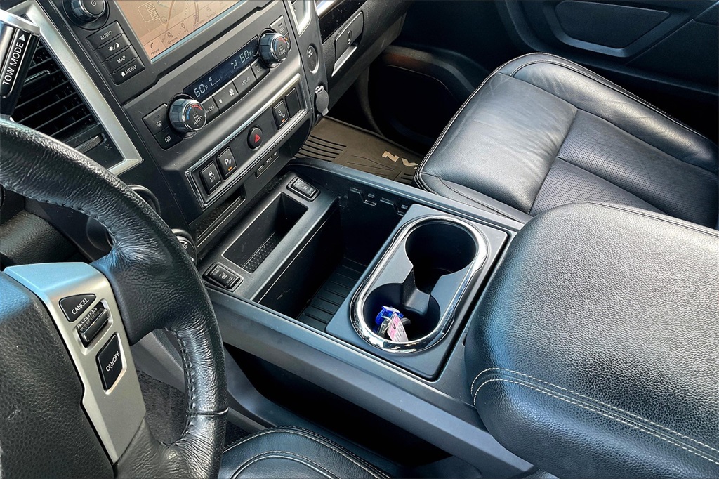 2019 Nissan Titan SL - Photo 19