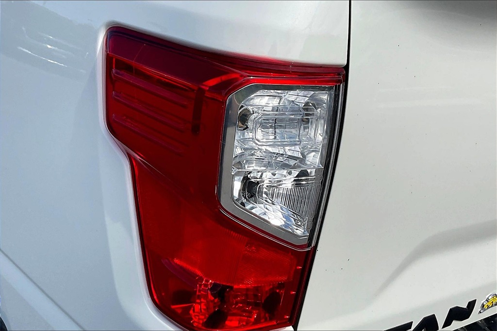 2019 Nissan Titan SL - Photo 31