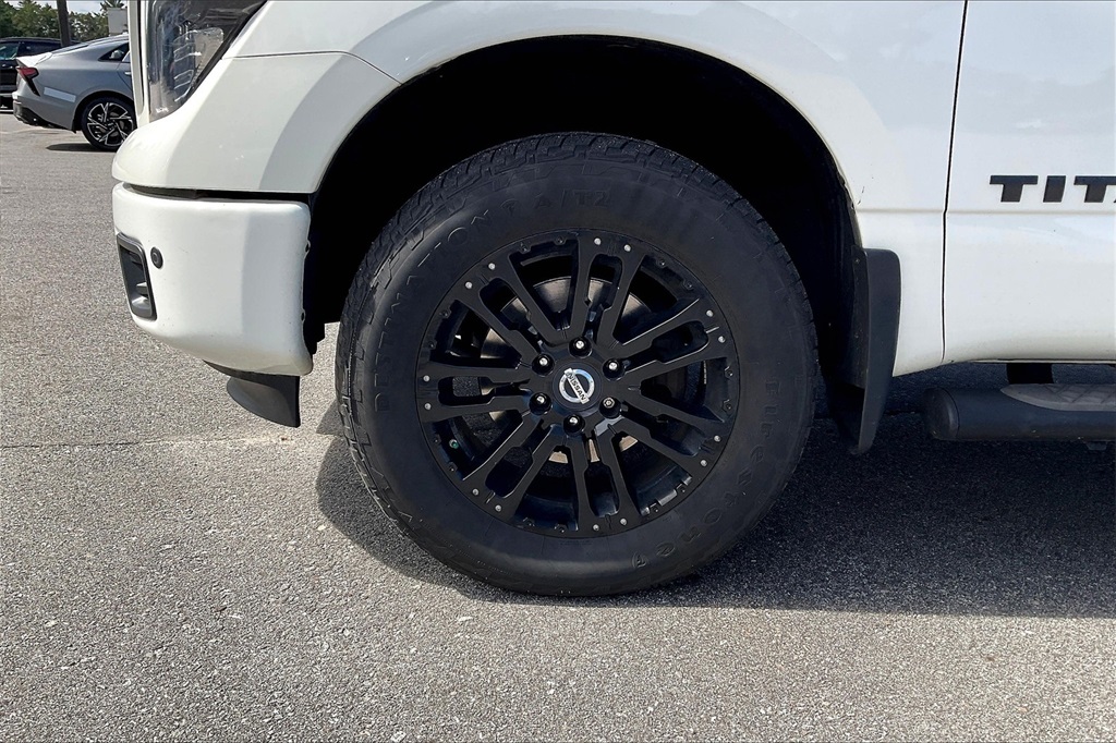 2019 Nissan Titan SL - Photo 7