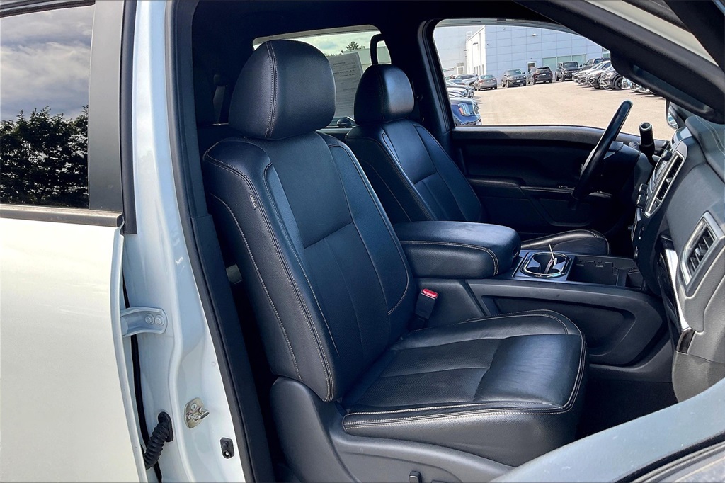 2019 Nissan Titan SL - Photo 10