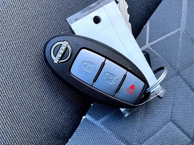 2025 Nissan Frontier SV - Photo 11