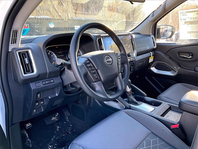 2025 Nissan Frontier SV - Photo 14