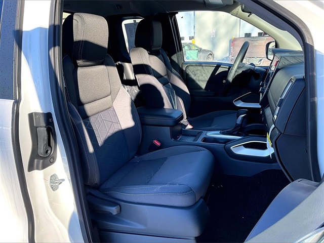 2025 Nissan Frontier SV - Photo 7