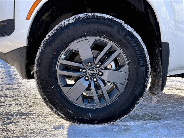 2025 Nissan Frontier SV - Photo 9