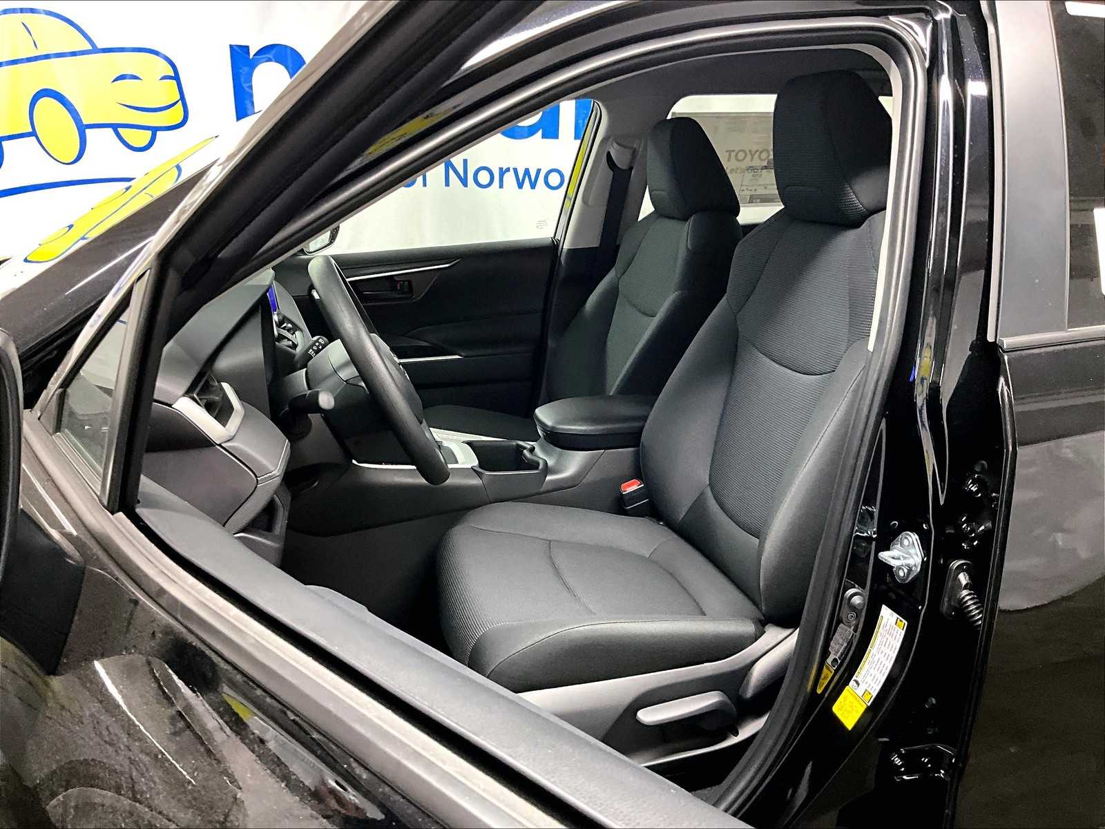 2025 Toyota RAV4 LE - Photo 11
