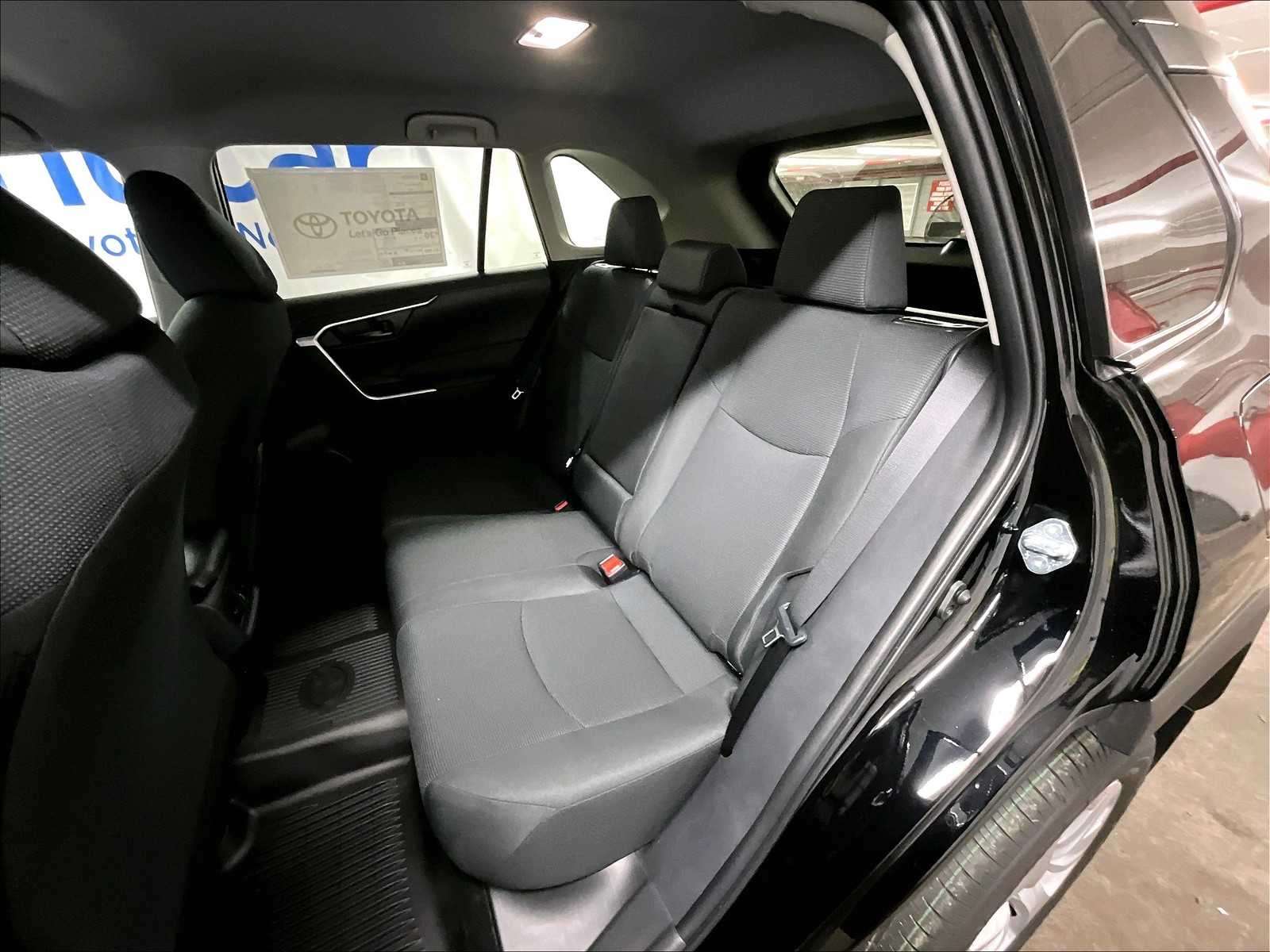 2025 Toyota RAV4 LE - Photo 15