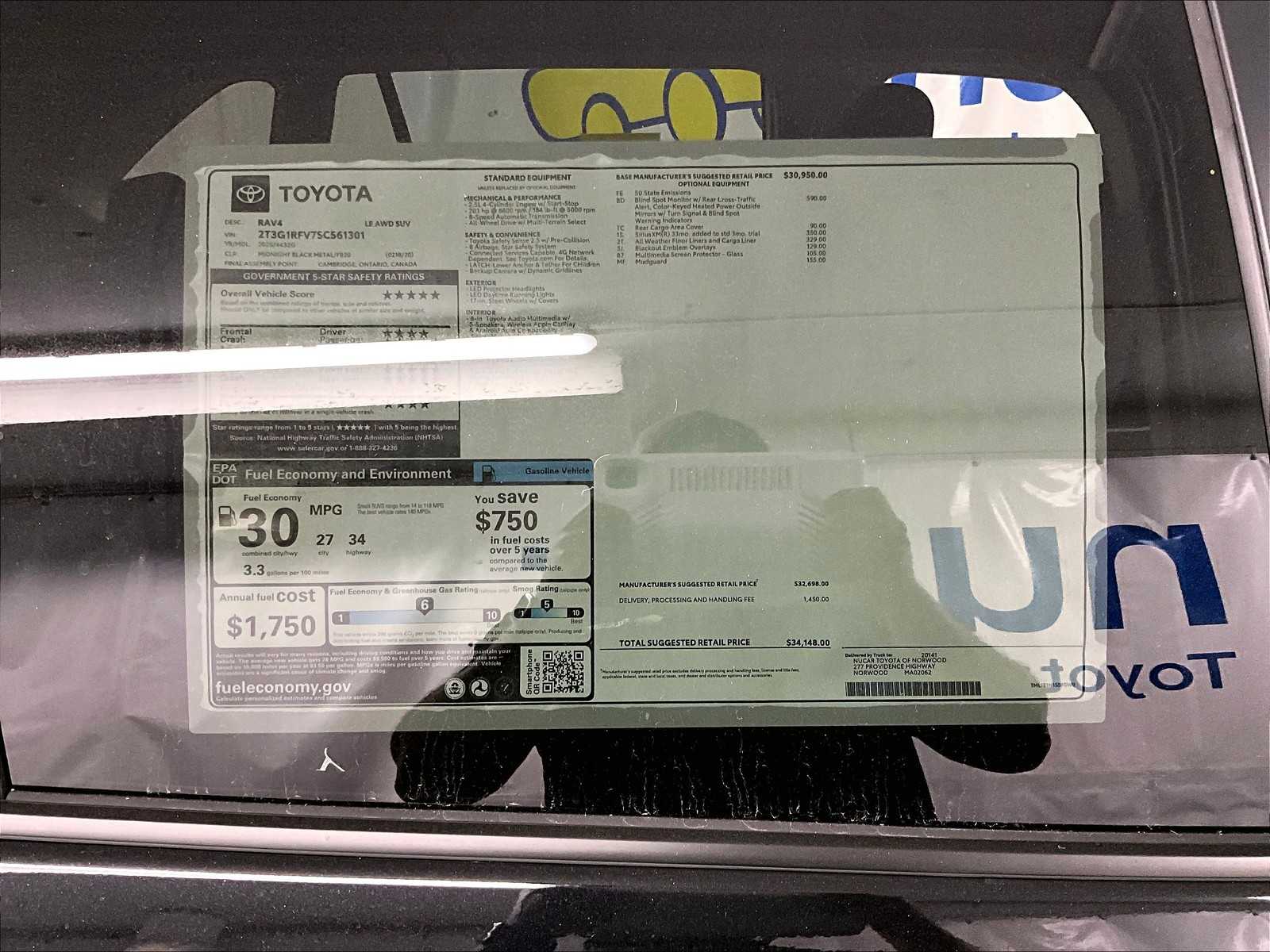 2025 Toyota RAV4 LE - Photo 18