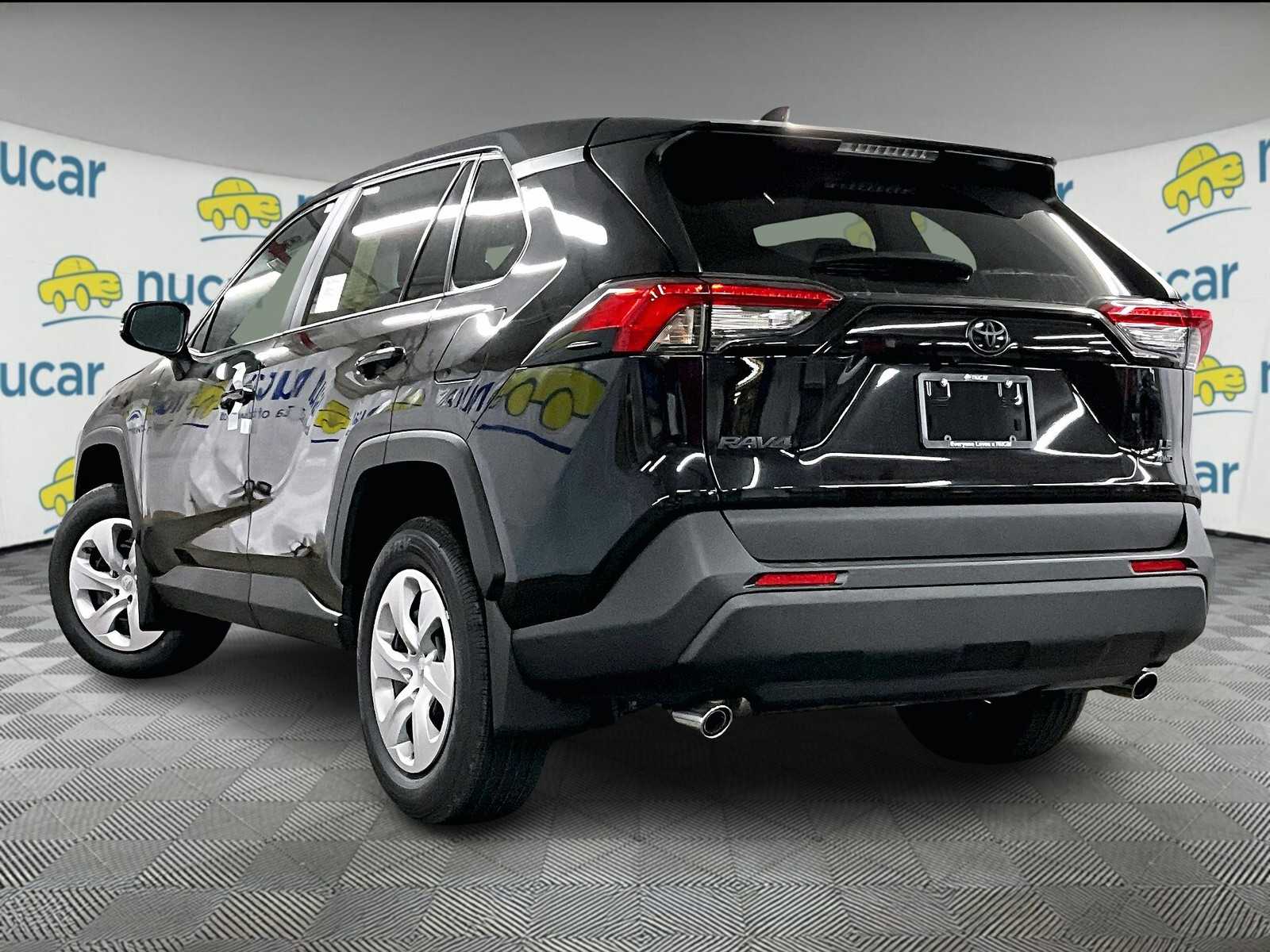 2025 Toyota RAV4 LE - Photo 5