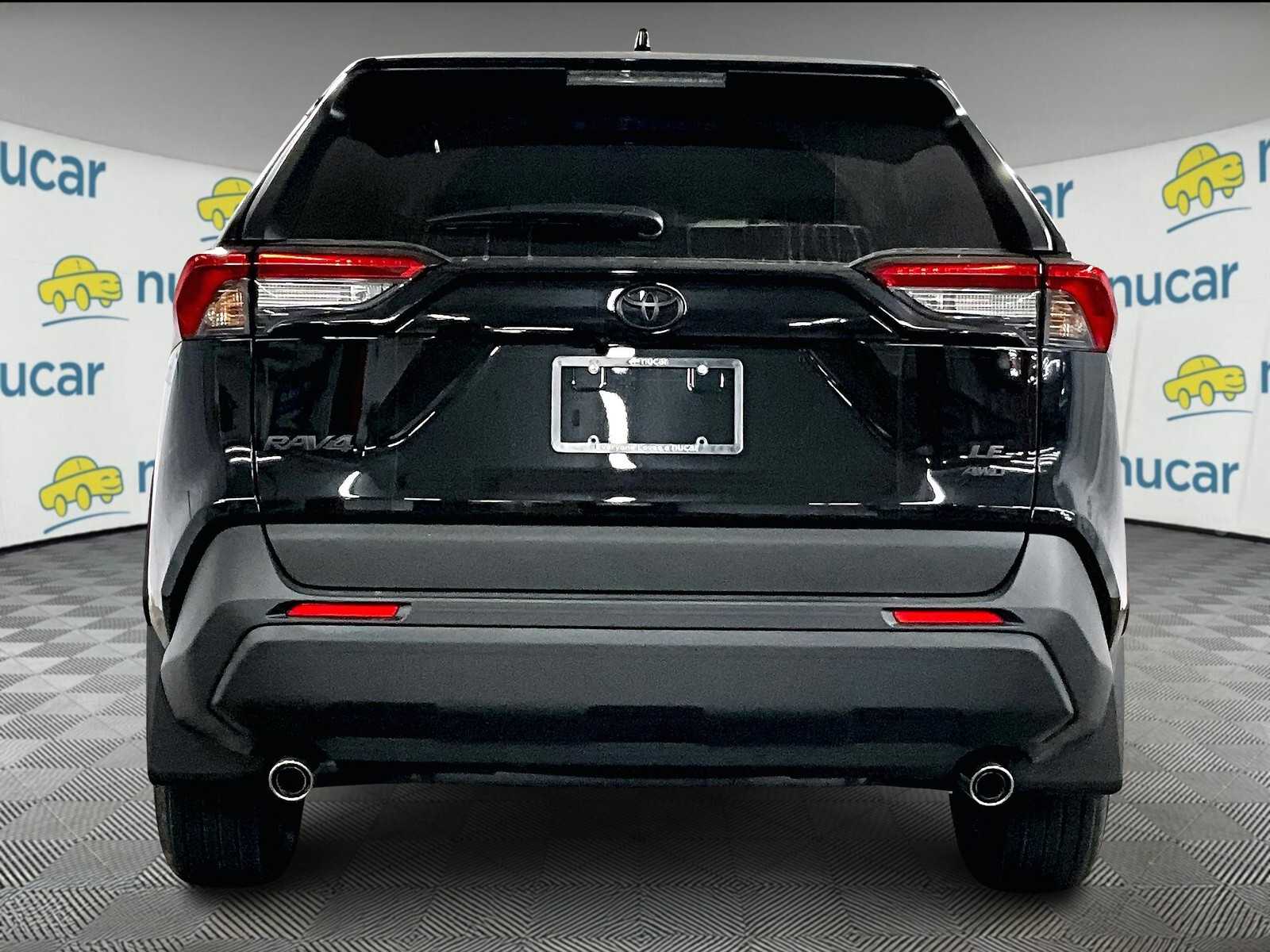 2025 Toyota RAV4 LE - Photo 6
