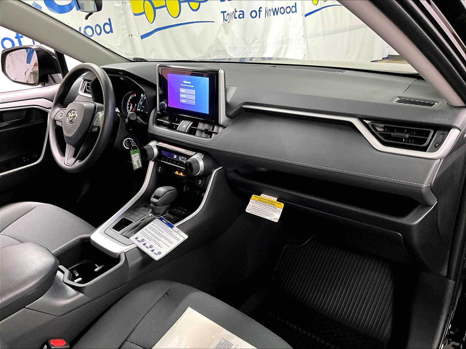 2025 Toyota RAV4 LE - Photo 10
