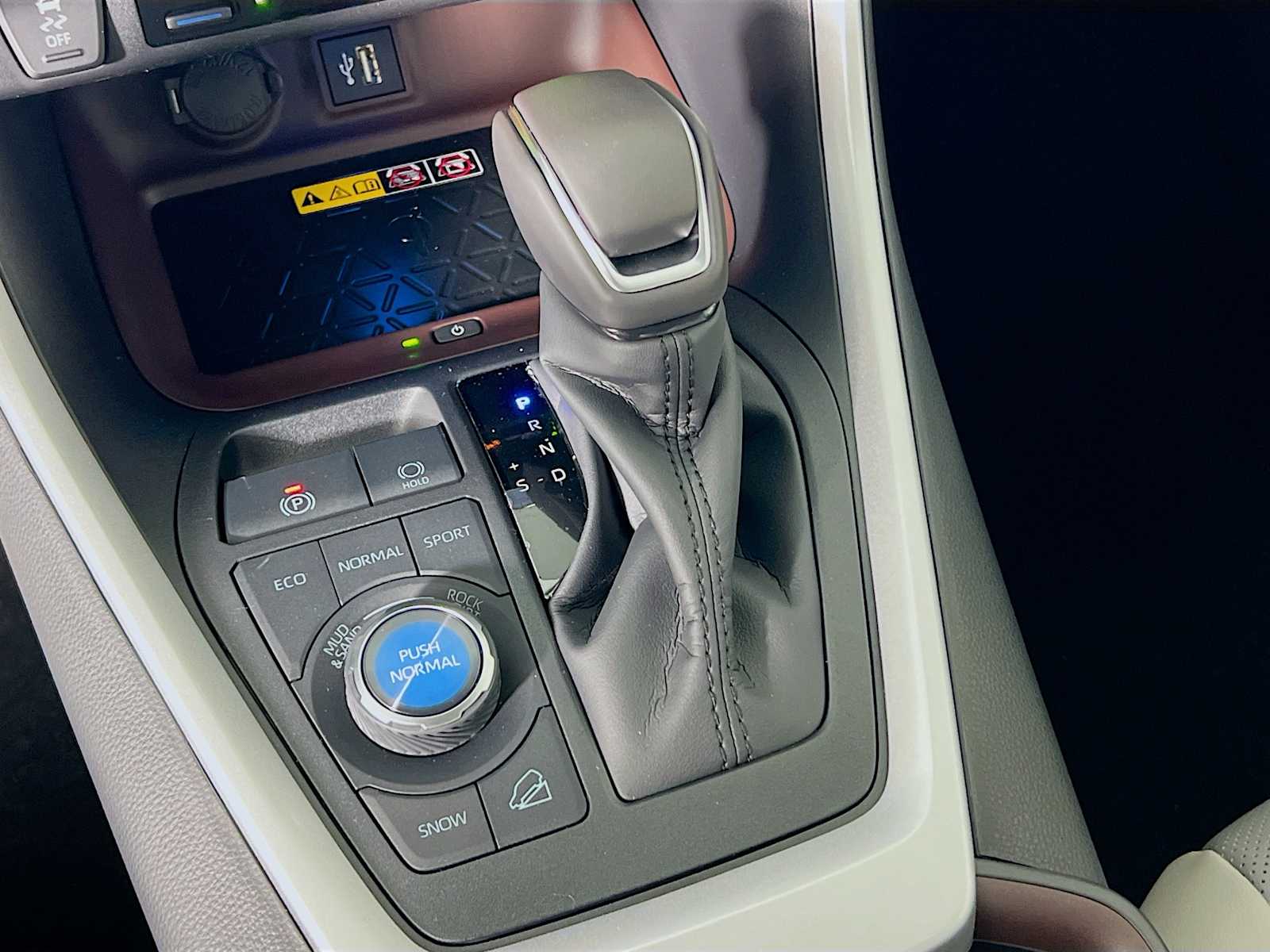 2025 Toyota RAV4 Limited - Photo 11