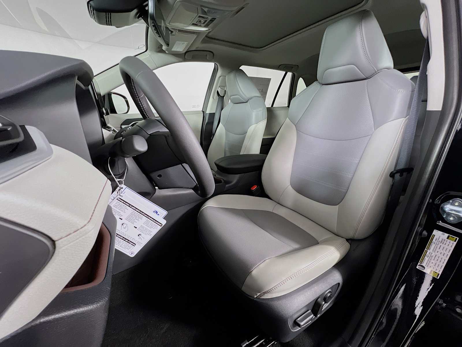 2025 Toyota RAV4 Limited - Photo 12