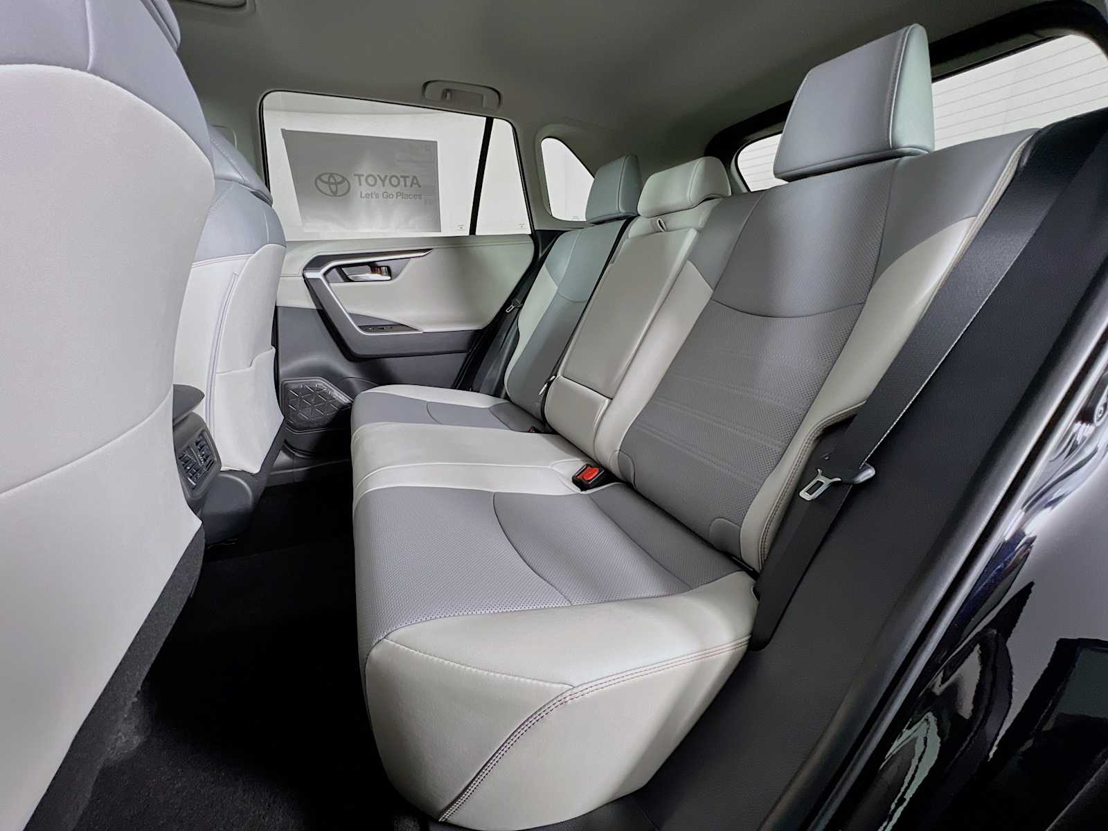 2025 Toyota RAV4 Limited - Photo 13