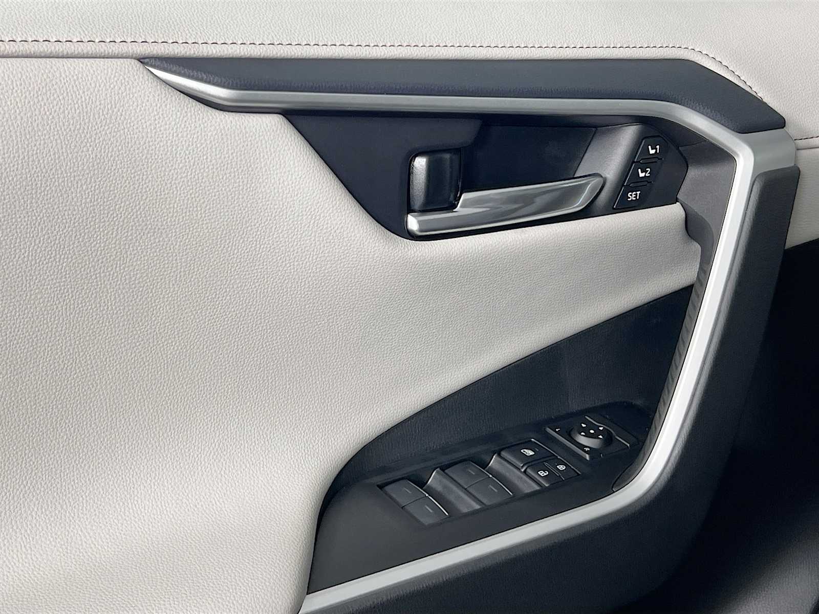 2025 Toyota RAV4 Limited - Photo 16