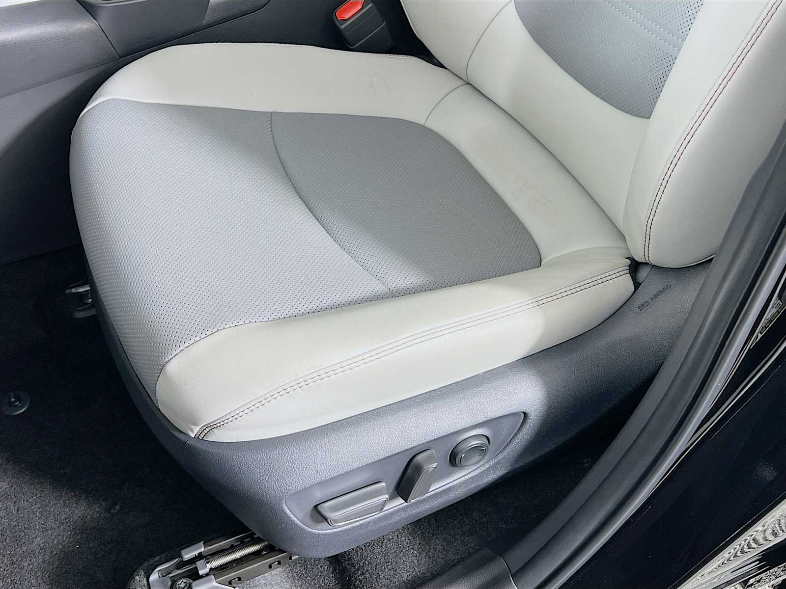 2025 Toyota RAV4 Limited - Photo 17