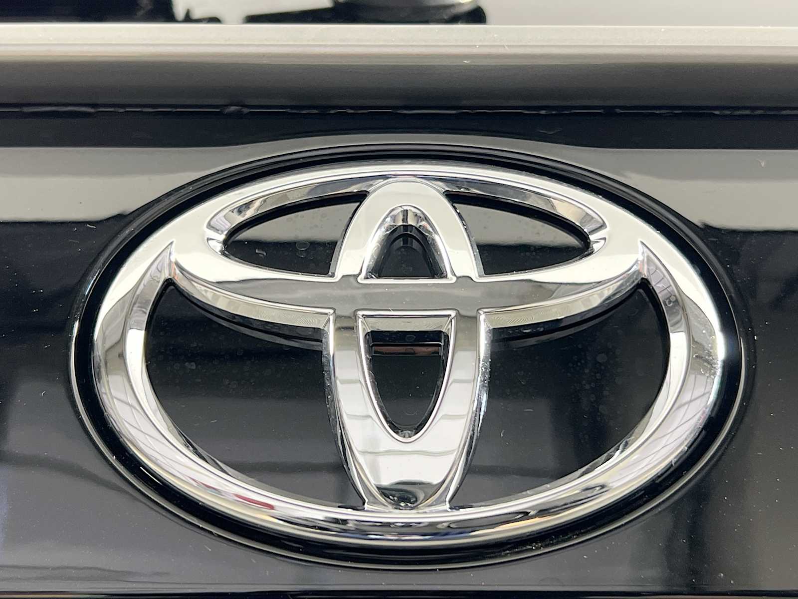 2025 Toyota RAV4 Limited - Photo 18