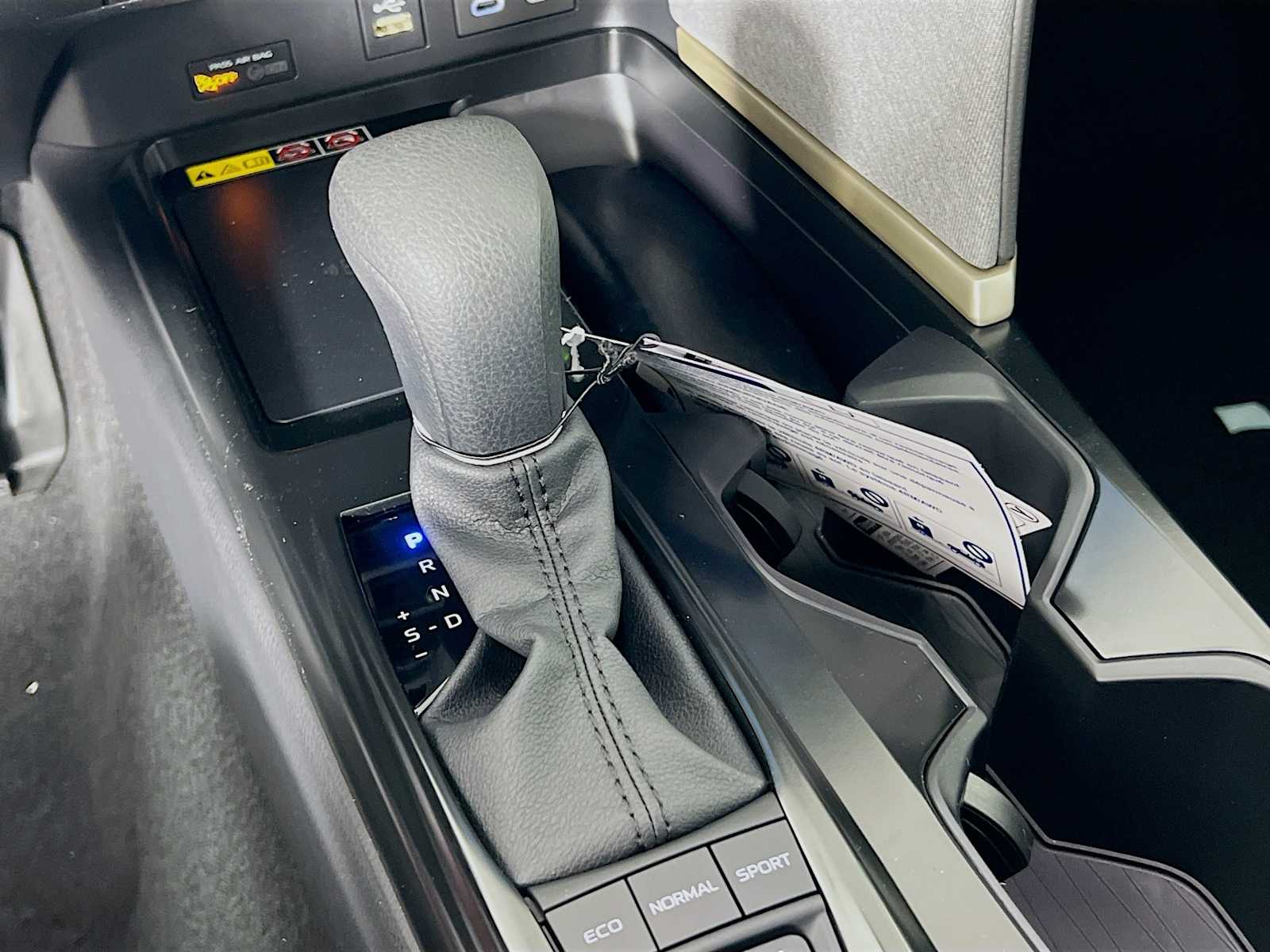 2025 Toyota Camry LE - Photo 11