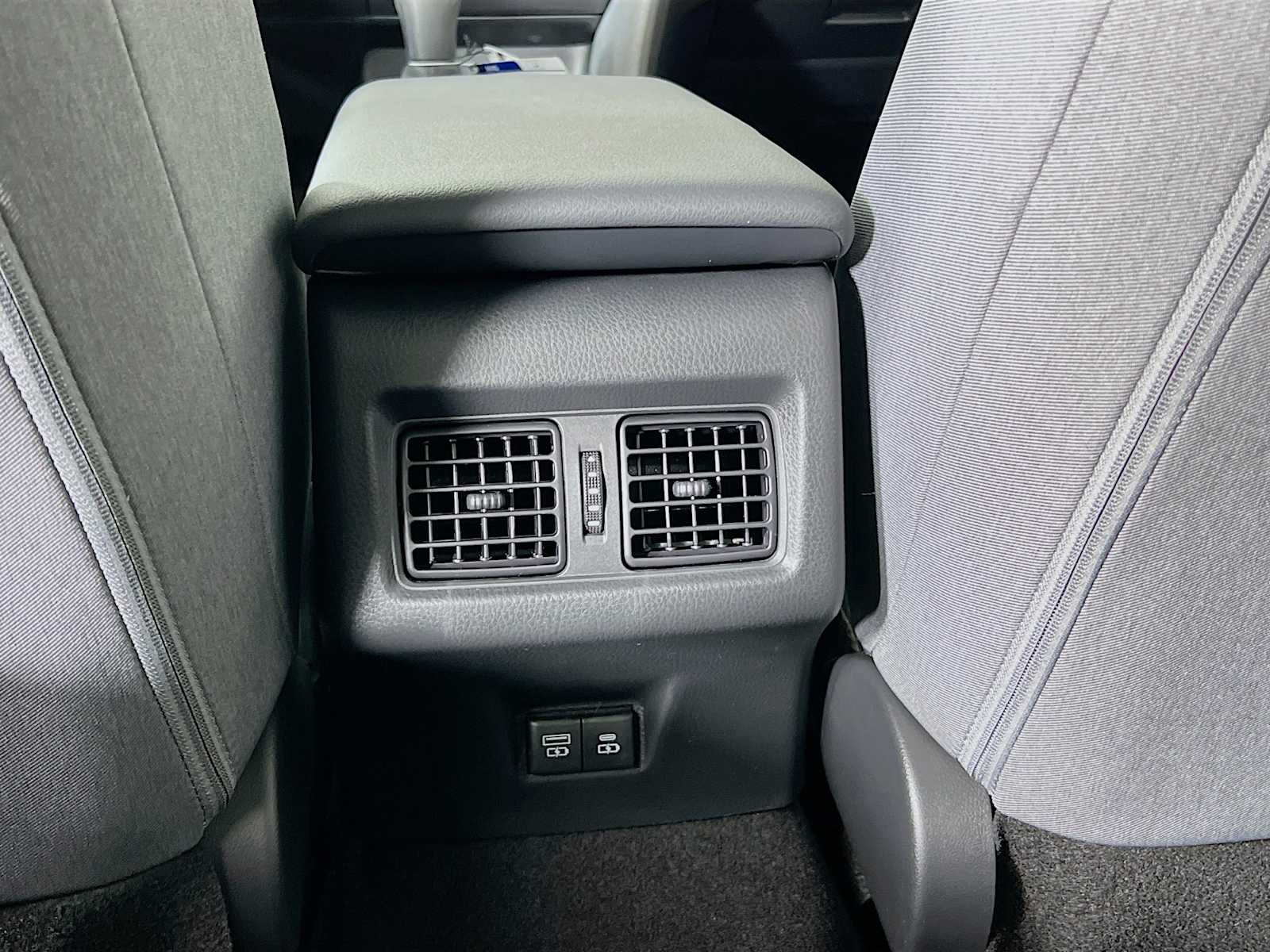 2025 Toyota Camry LE - Photo 14