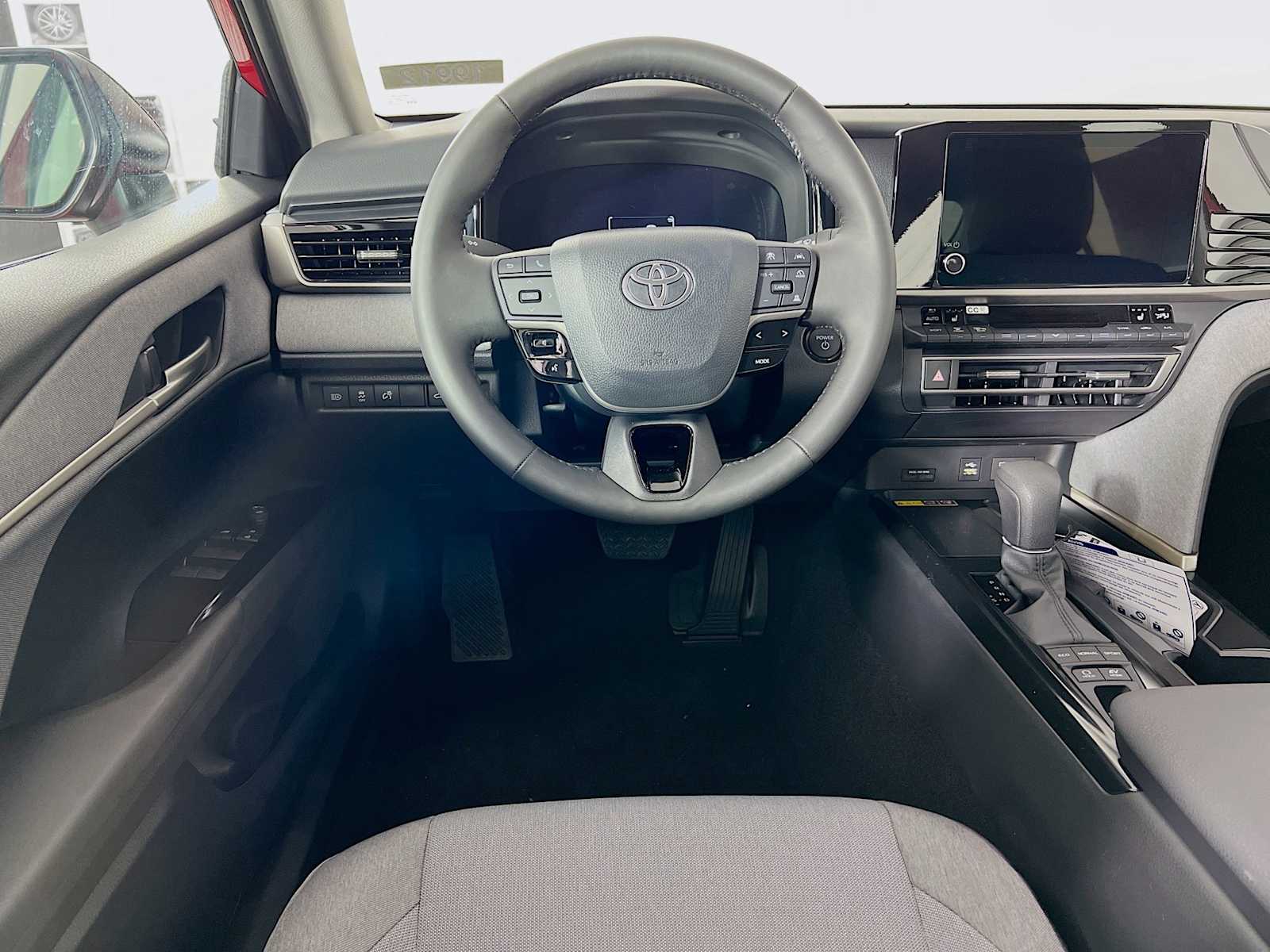 2025 Toyota Camry LE - Photo 15
