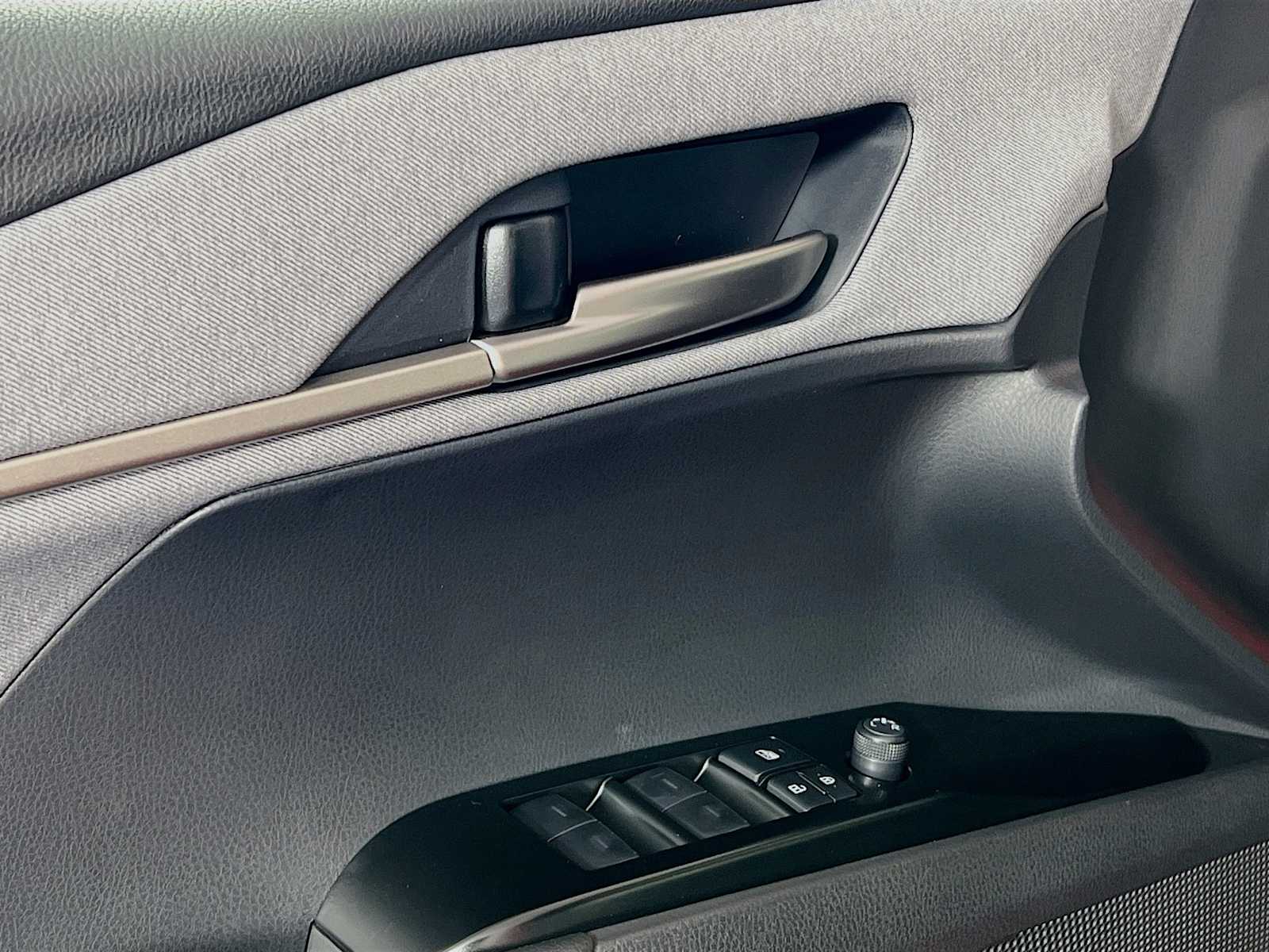 2025 Toyota Camry LE - Photo 16