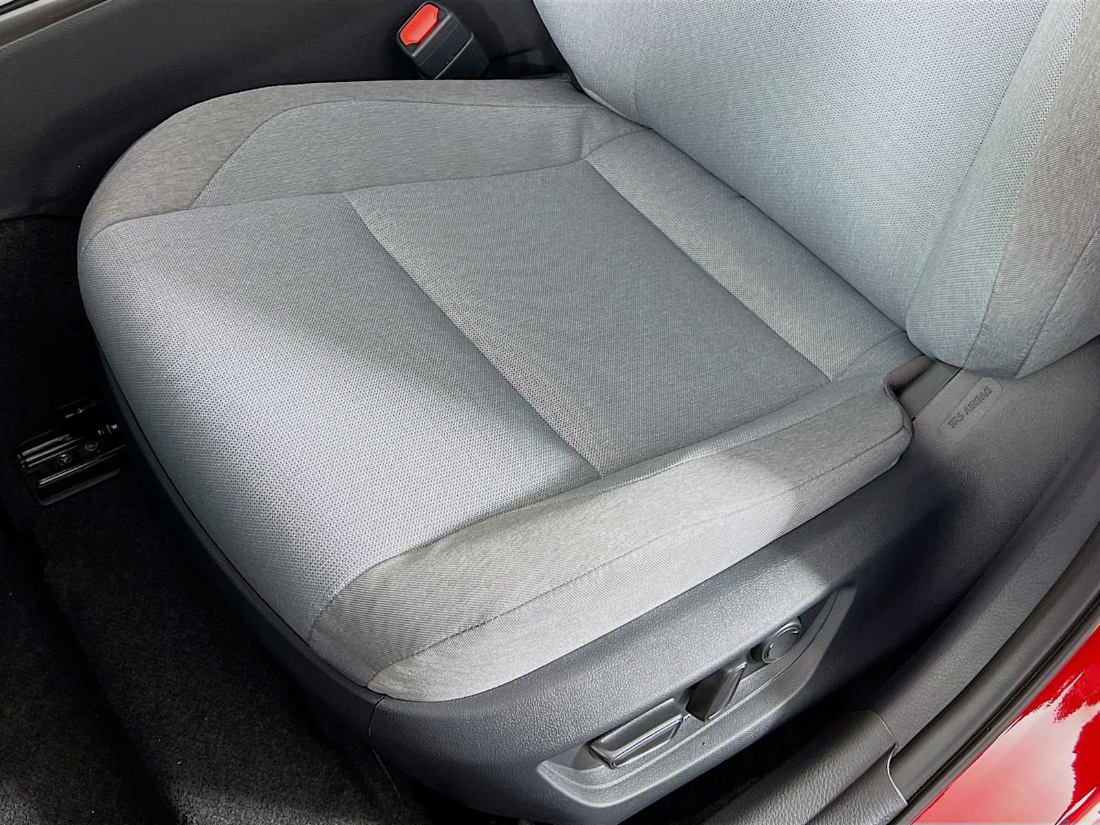 2025 Toyota Camry LE - Photo 17