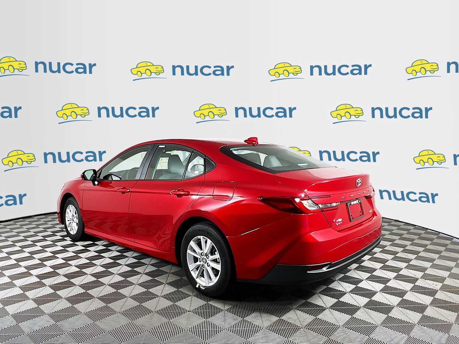 2025 Toyota Camry LE - Photo 4