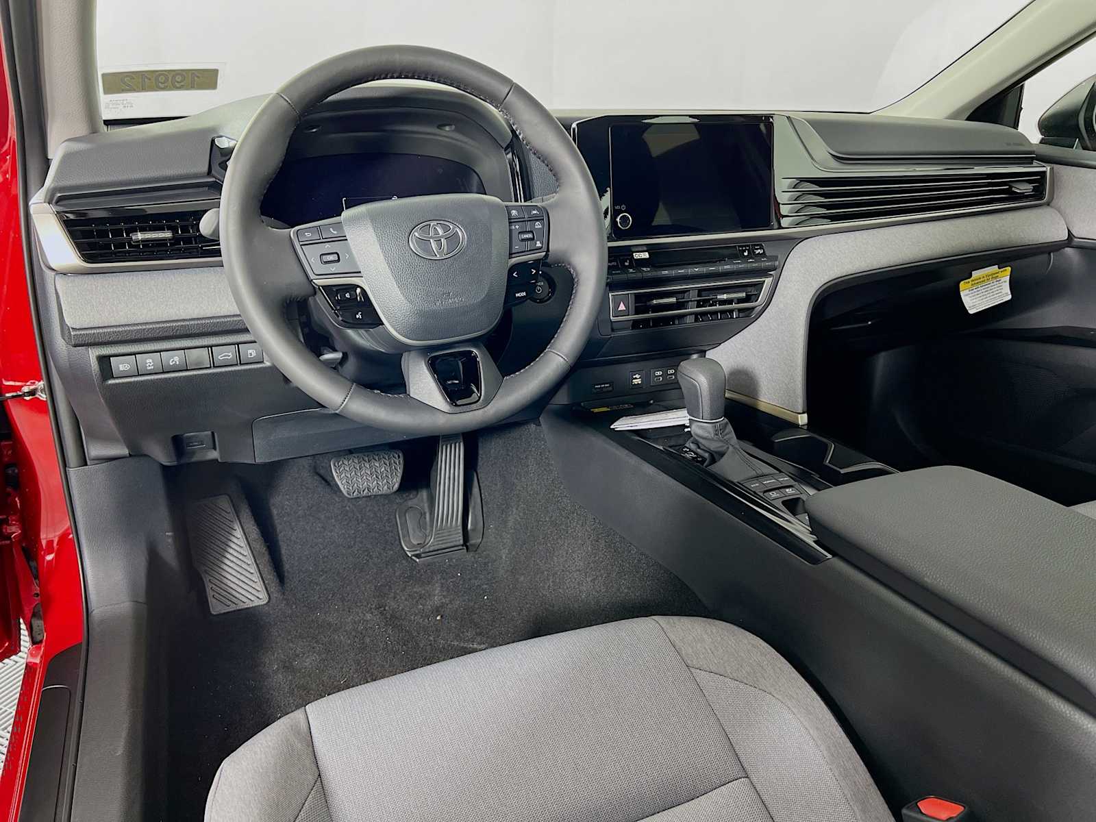 2025 Toyota Camry LE - Photo 6