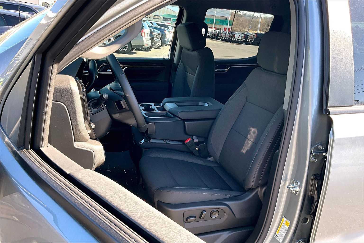 2025 Chevrolet Silverado 1500 LT - Photo 11