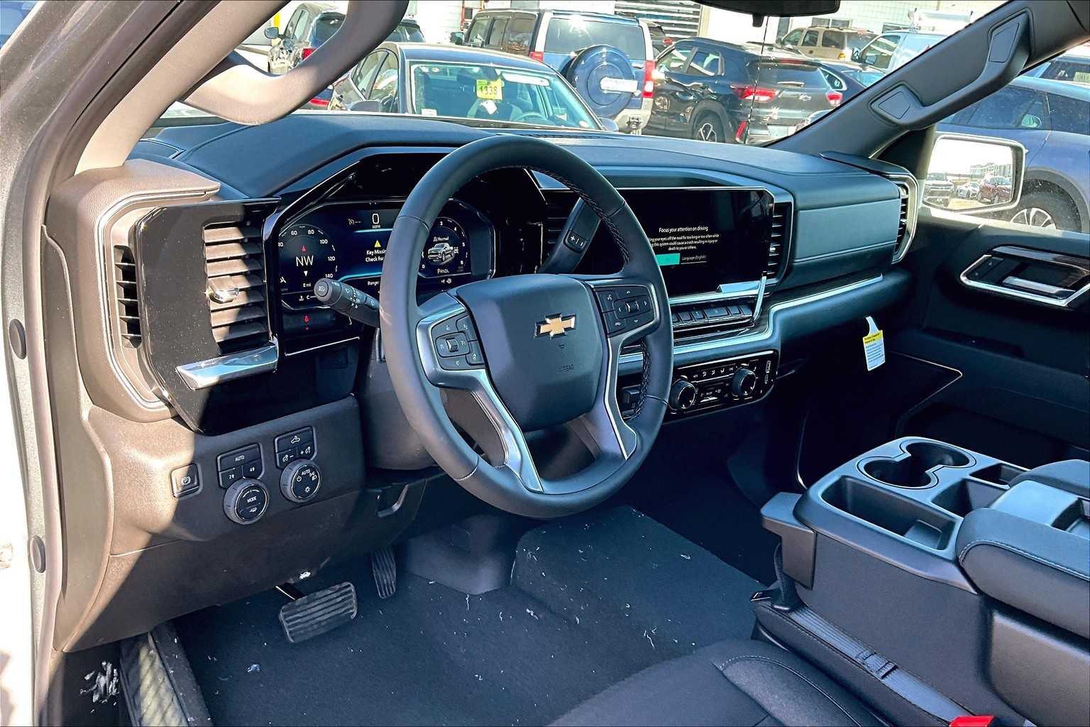 2025 Chevrolet Silverado 1500 LT - Photo 9