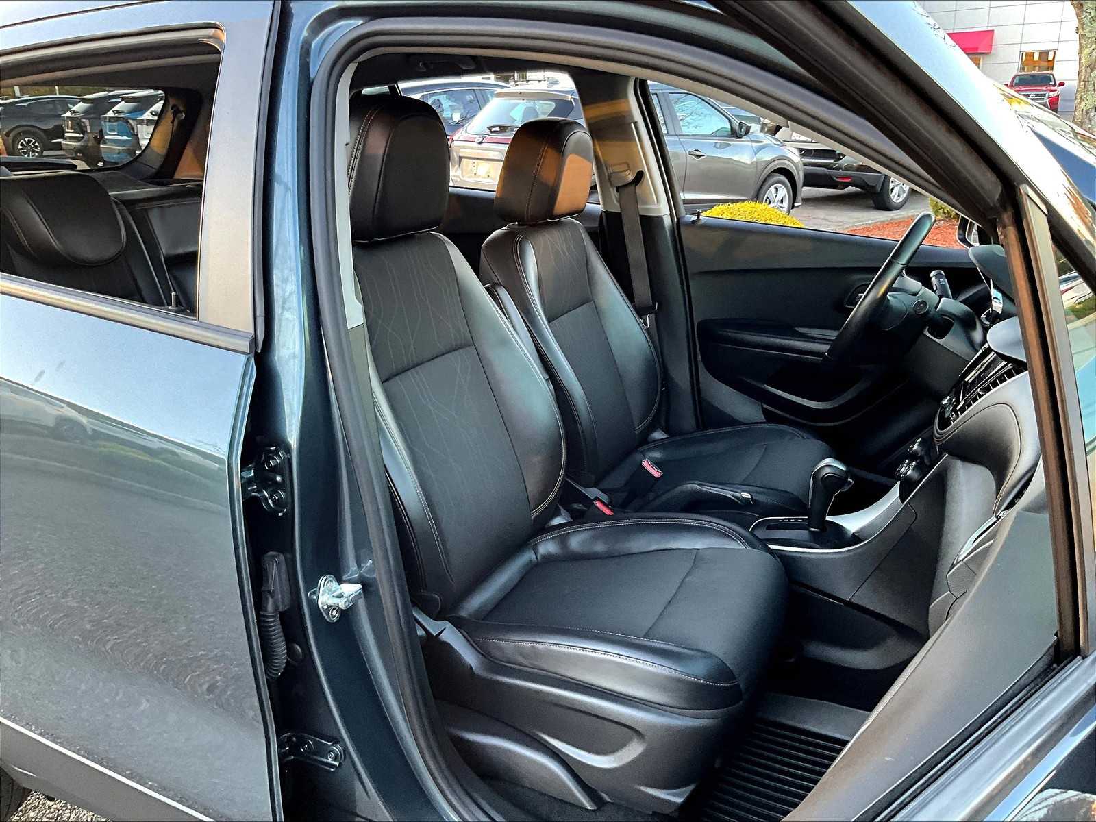 2022 Chevrolet Trax LT - Photo 11