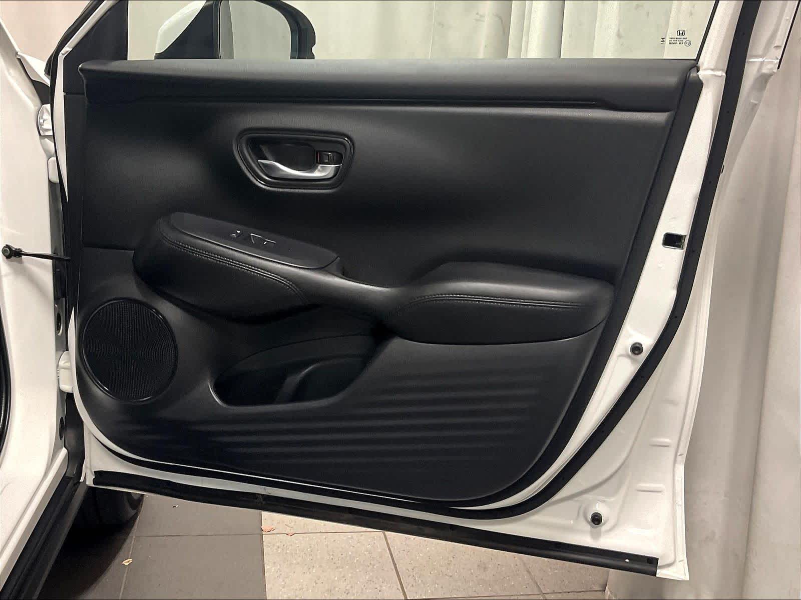 2025 Honda HR-V LX - Photo 12