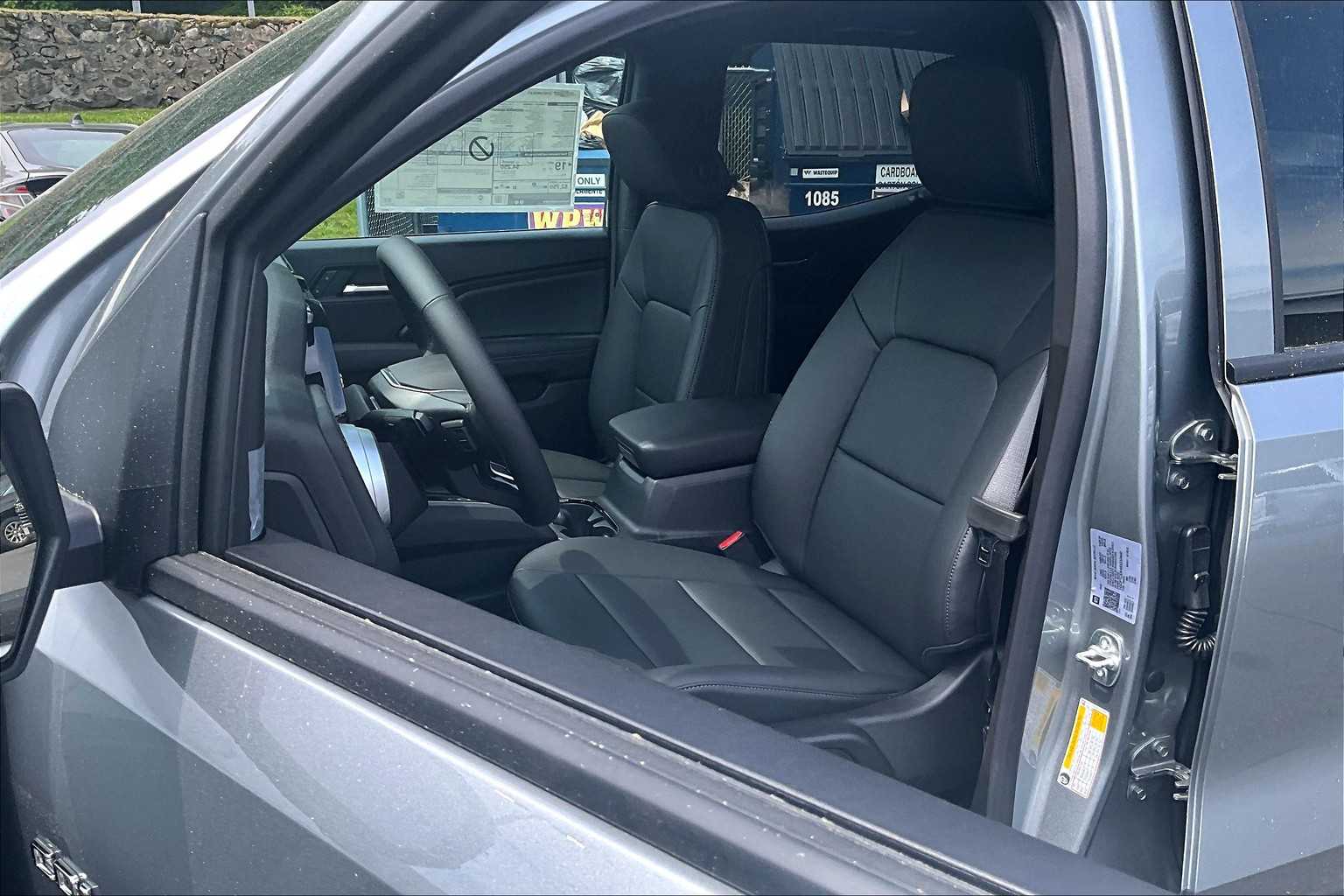 2025 Chevrolet Colorado 4WD LT - Photo 11