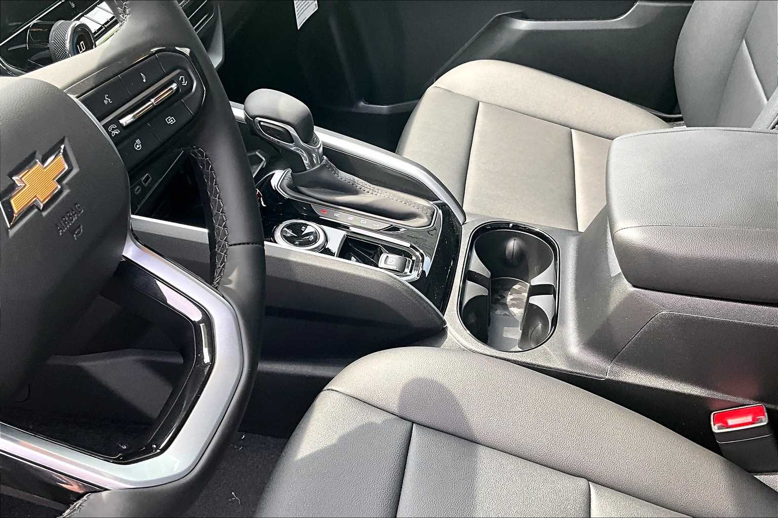 2025 Chevrolet Colorado 4WD LT - Photo 14