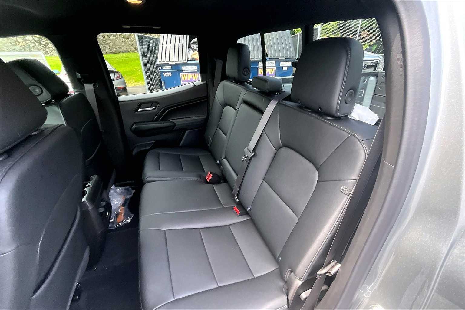 2025 Chevrolet Colorado 4WD LT - Photo 15