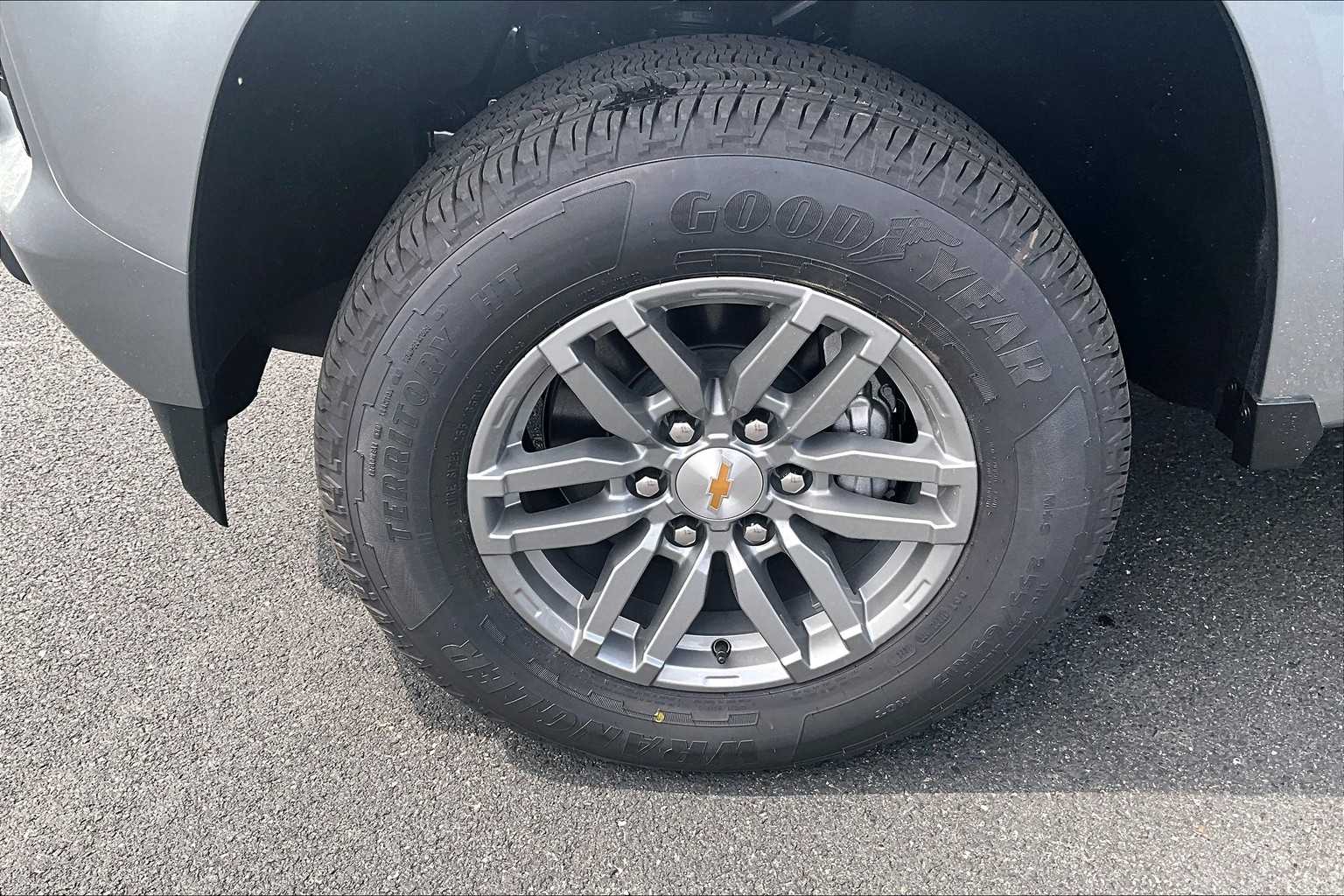 2025 Chevrolet Colorado 4WD LT - Photo 8