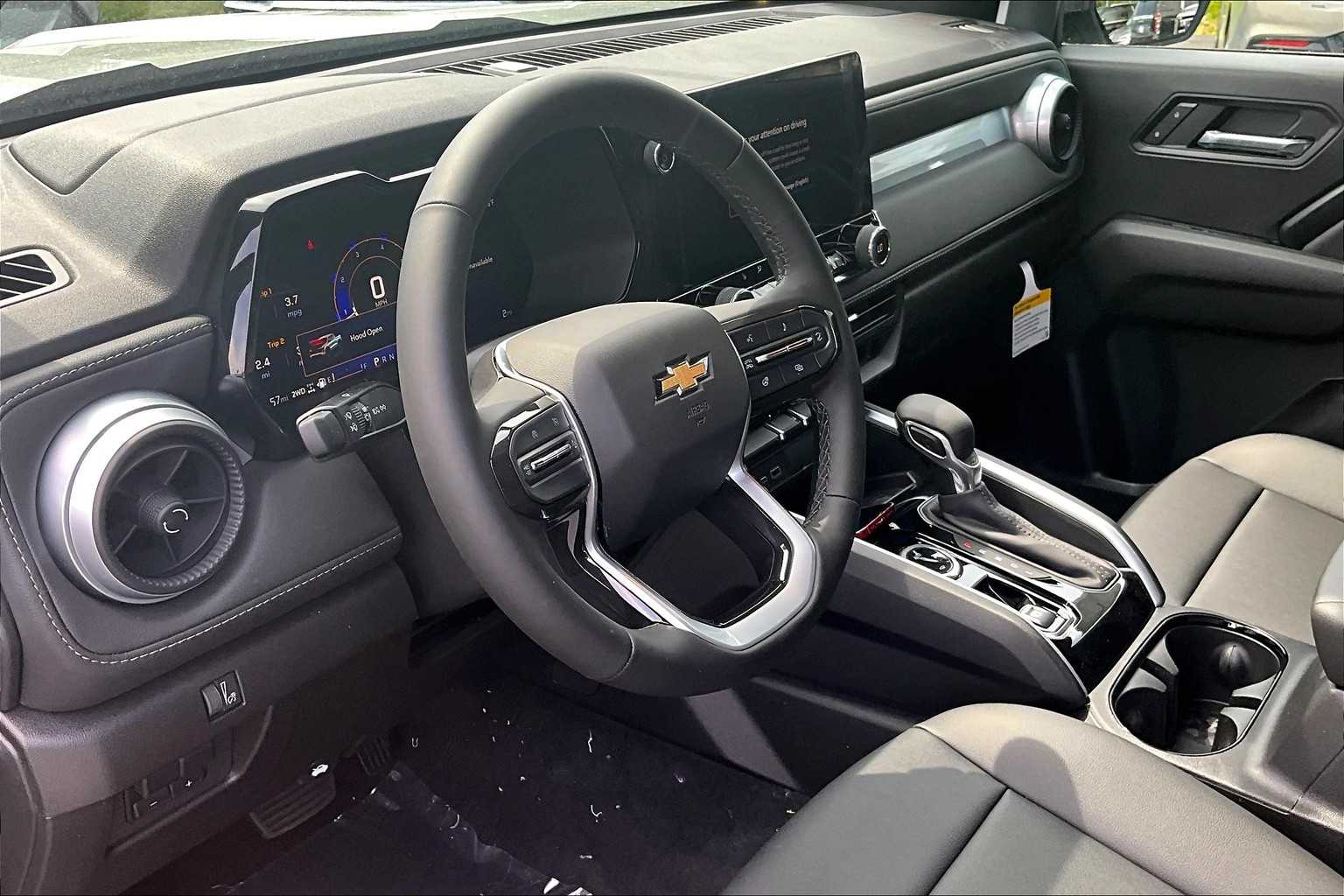 2025 Chevrolet Colorado 4WD LT - Photo 9
