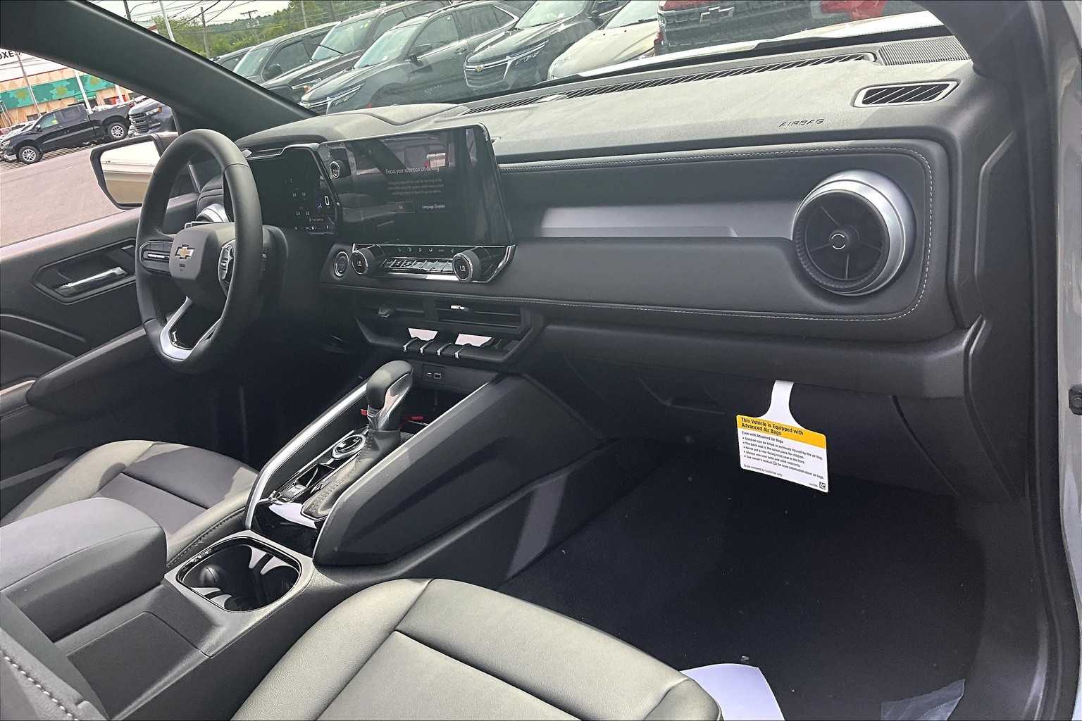 2025 Chevrolet Colorado 4WD LT - Photo 10