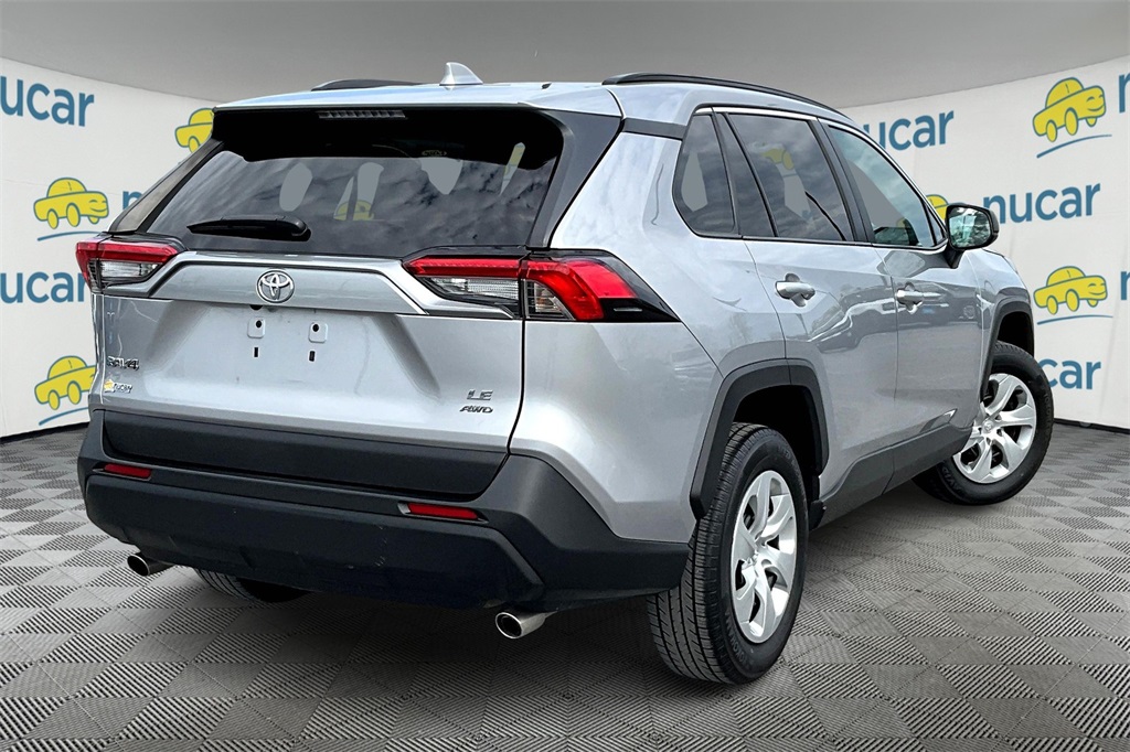 2021 Toyota RAV4 LE - Photo 11