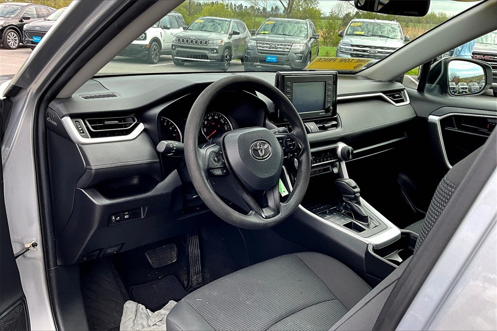 2021 Toyota RAV4 LE - Photo 16