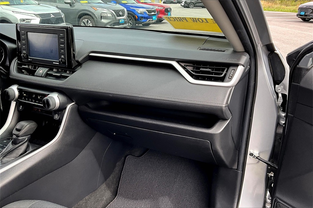2021 Toyota RAV4 LE - Photo 25
