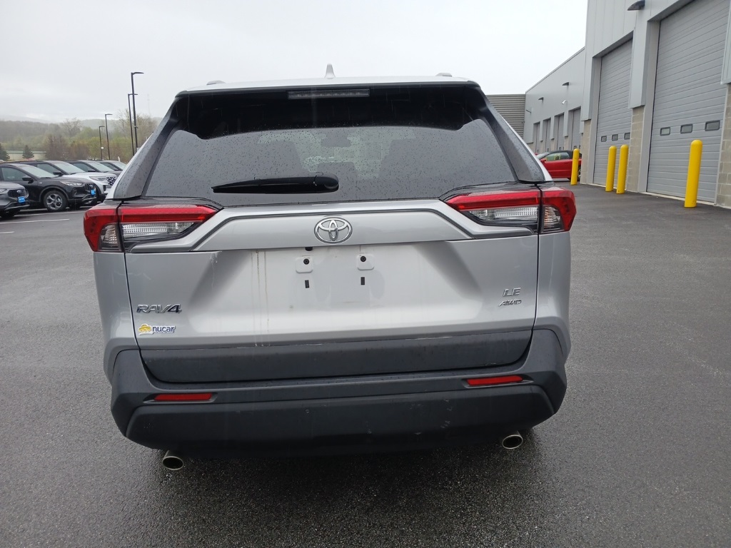2021 Toyota RAV4 LE - Photo 3
