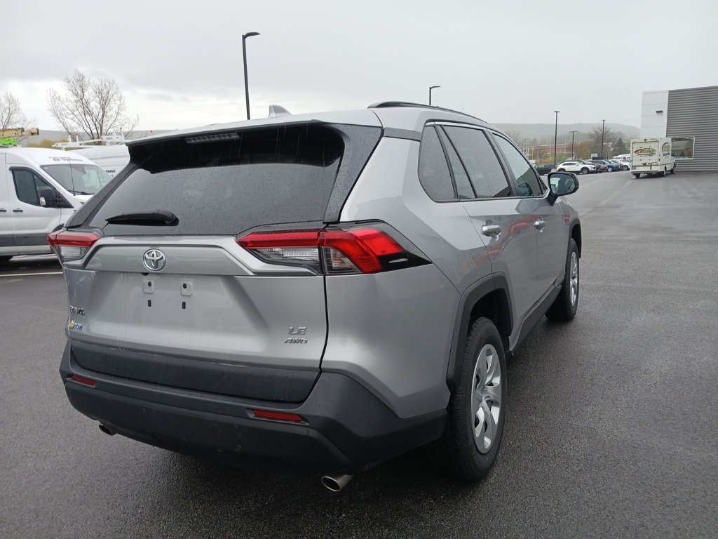 2021 Toyota RAV4 LE - Photo 4