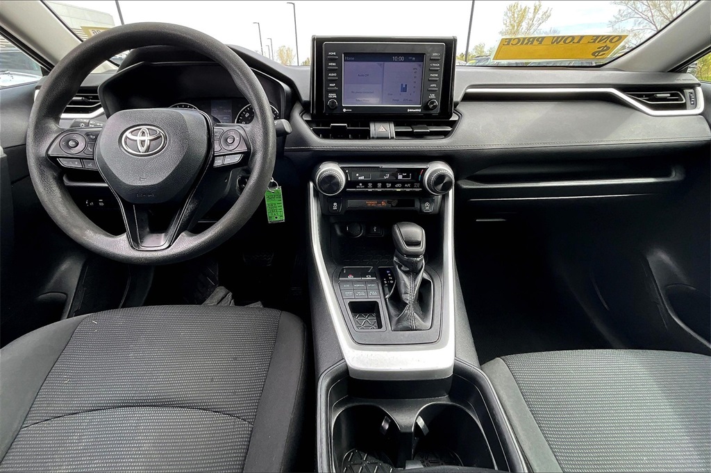 2021 Toyota RAV4 LE - Photo 41