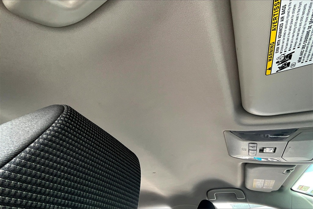 2021 Toyota RAV4 LE - Photo 43