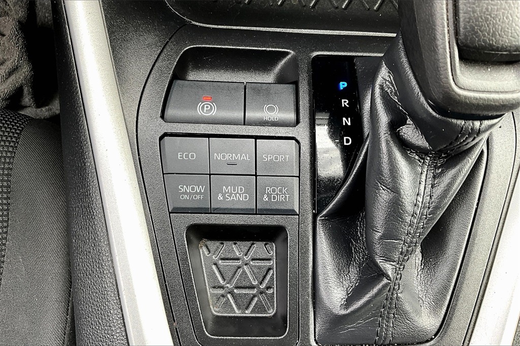 2021 Toyota RAV4 LE - Photo 52