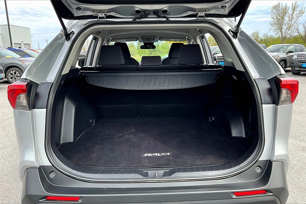 2021 Toyota RAV4 LE - Photo 71