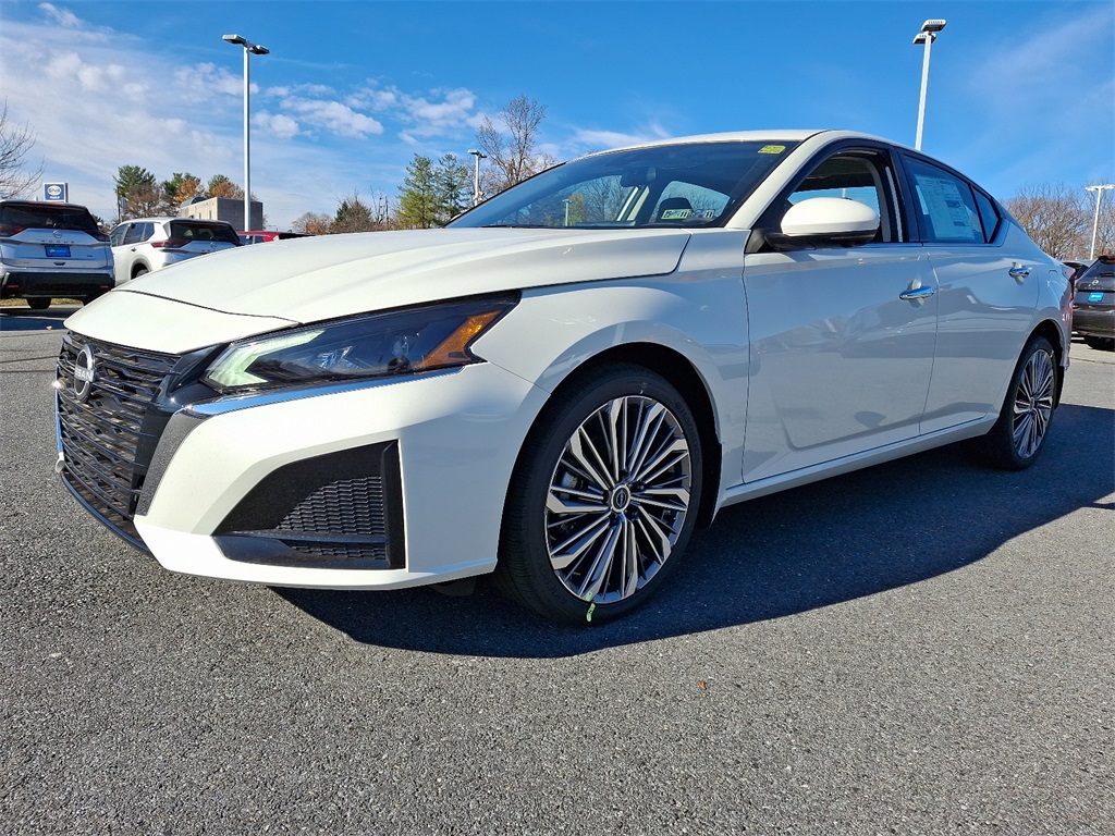 2025 Nissan Altima 2.5 SL - Photo 2