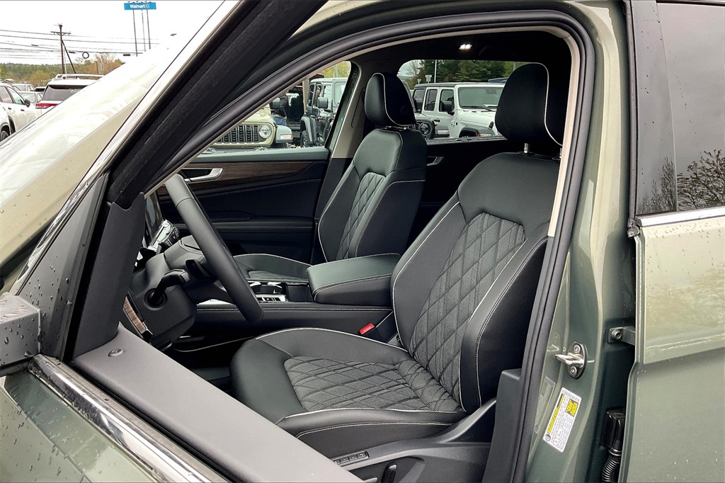 2025 Volkswagen Atlas 2.0T SEL Premium R-Line - Photo 11